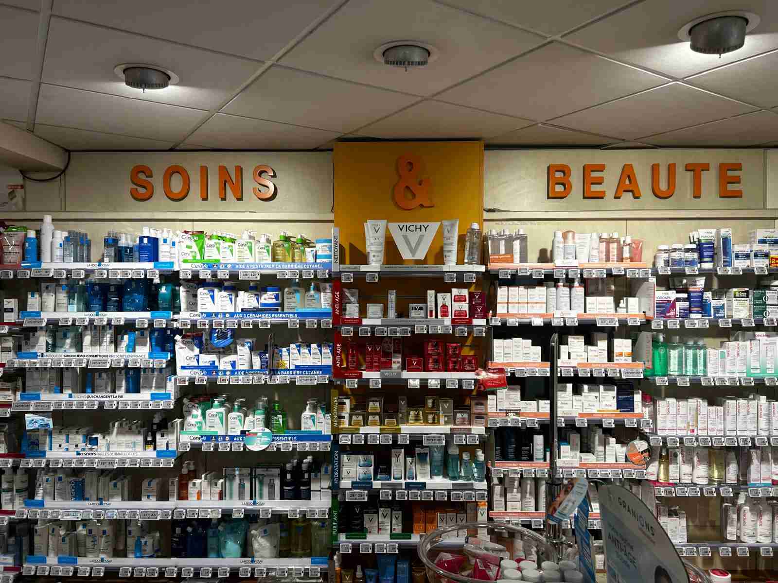 Intérieur de la pharmacie